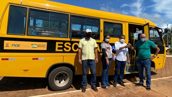 EDUCAÇÃO: Municipio recebe novo ônibus escolar