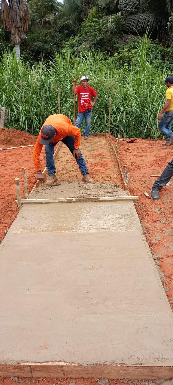 PREFEITURA INVESTE EM CONSTRUÇÃO DE BUEIROS E INSTALAÇÃO DE MANILHAS NA LOCALIDADE DO POVOADO VARJÃO.