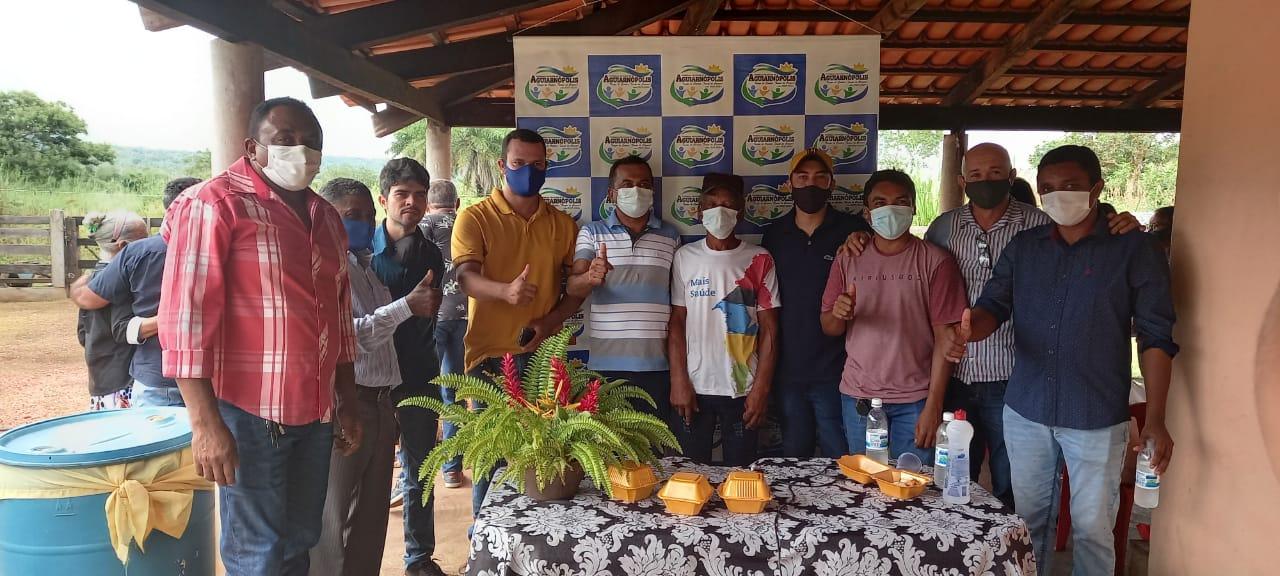GOVERNO MUNICIPAL SE REÚNE COM MORADORES DO POVOADO BOM SOSSEGO E ANUNCIA PERFURAÇÃO DE POÇO ARTESIANO